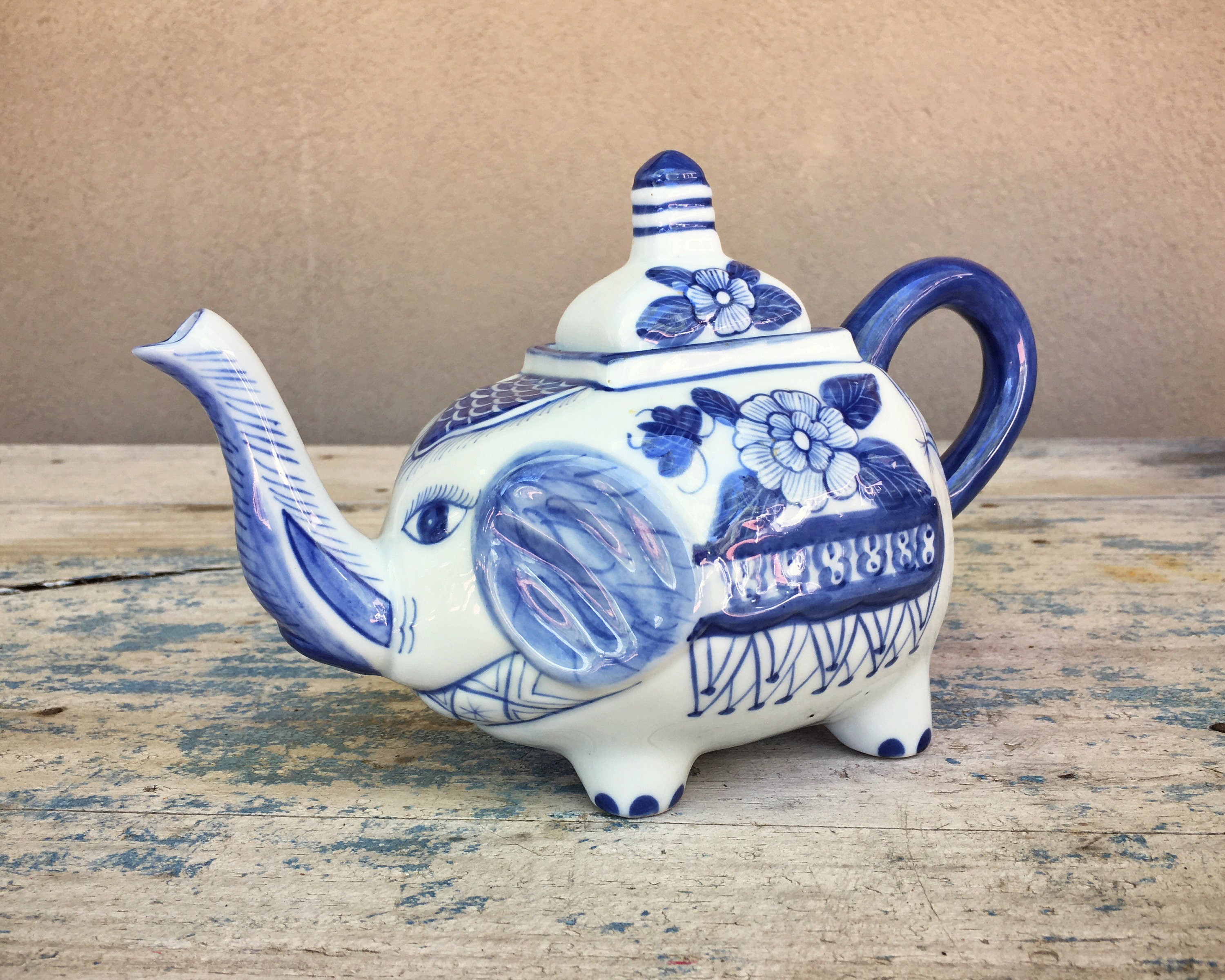 Vintage elephant teapot Made in Holland Dutch blue and white delft