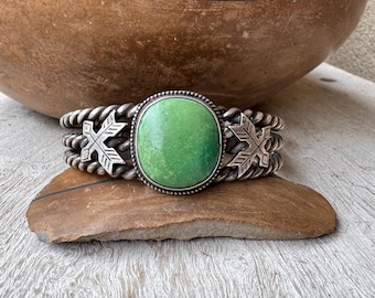 Vintage Green Turquoise Arrows Cuff Bracelet Approx Size 6.5", 1930s to 40s Navajo Jewelry