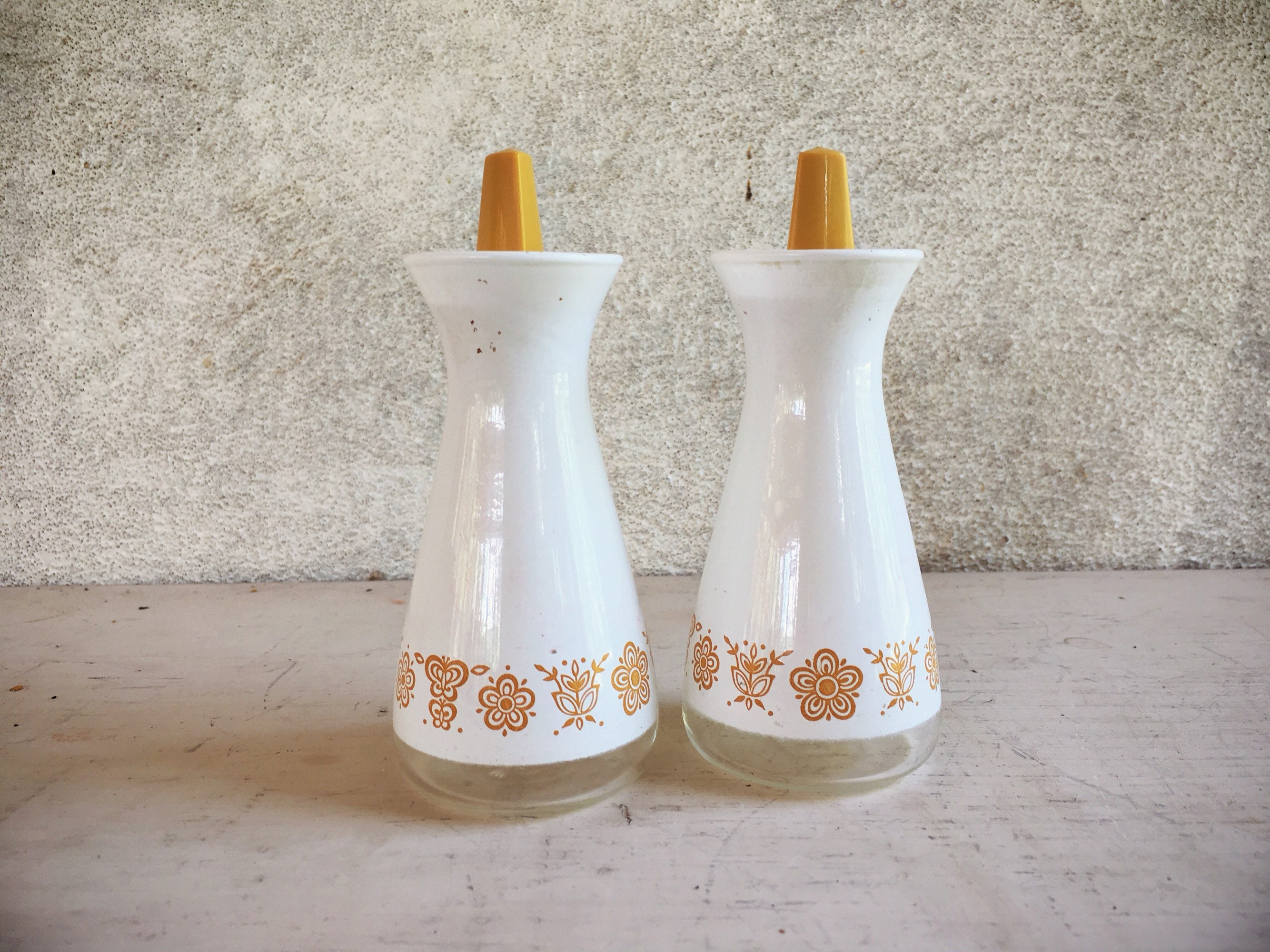 Vintage Gold & White Salt and Pepper Shakers, Fancy Salt and Pepper Shakers