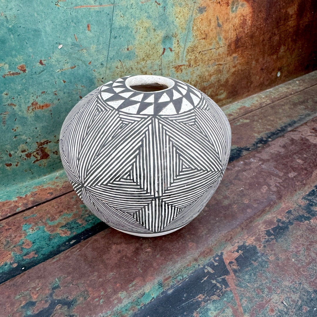 新品 インディアンジュエリー アコマ　Acoma ポッテリー　陶器　acoma LEFT: ネイティブアメリカン・ポッテリ－（陶器）