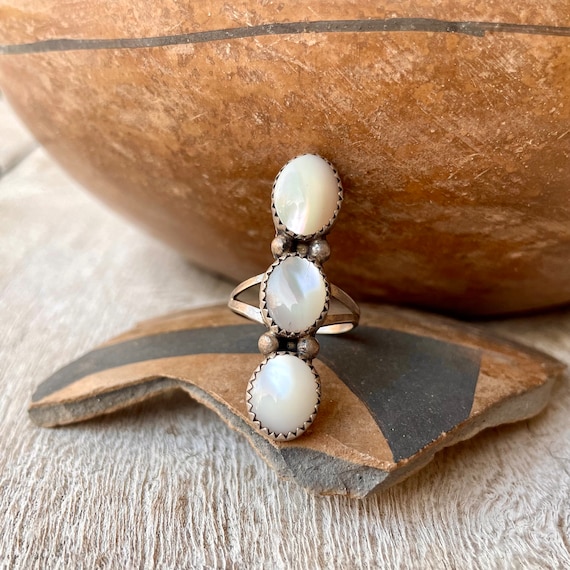 Elegant Vintage Native American Navajo Inlay Mother Of Pearl Sterling Silver Large Hoop Earrings Elegant Vintage Native American Navajo Inlay Mother Of Pearl Sterling Silver Large Hoop Earrings