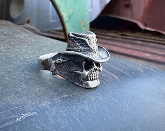 Vintage Sterling Silver Skeleton in Top Hat Biker Ring Approx Size 13, Day of Dead Jewelry