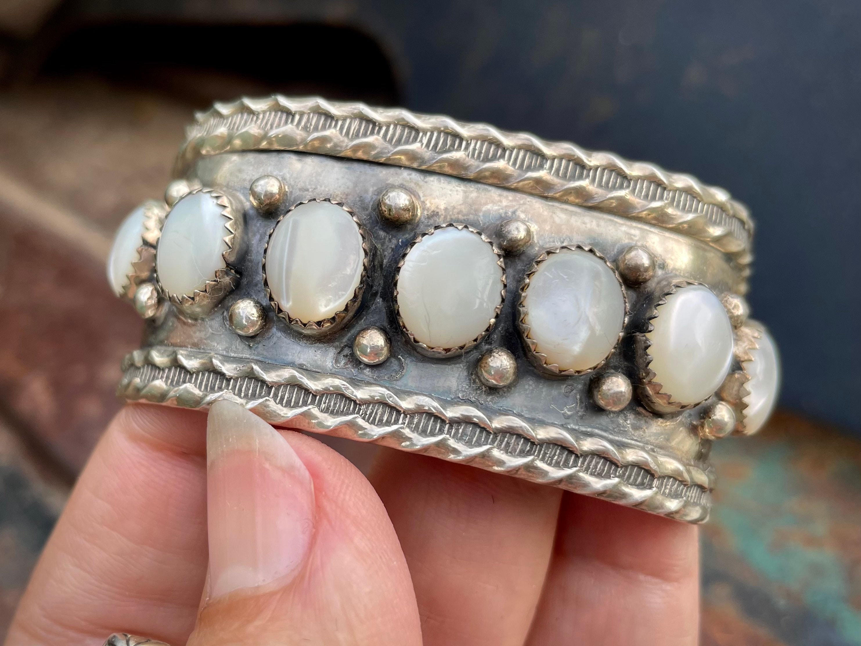 Beautiful Vintage Native American Navajo Mother Of Pearl Sterling Silver Ring Beautiful Vintage Native American Navajo Mother Of Pearl Sterling Silver Ring