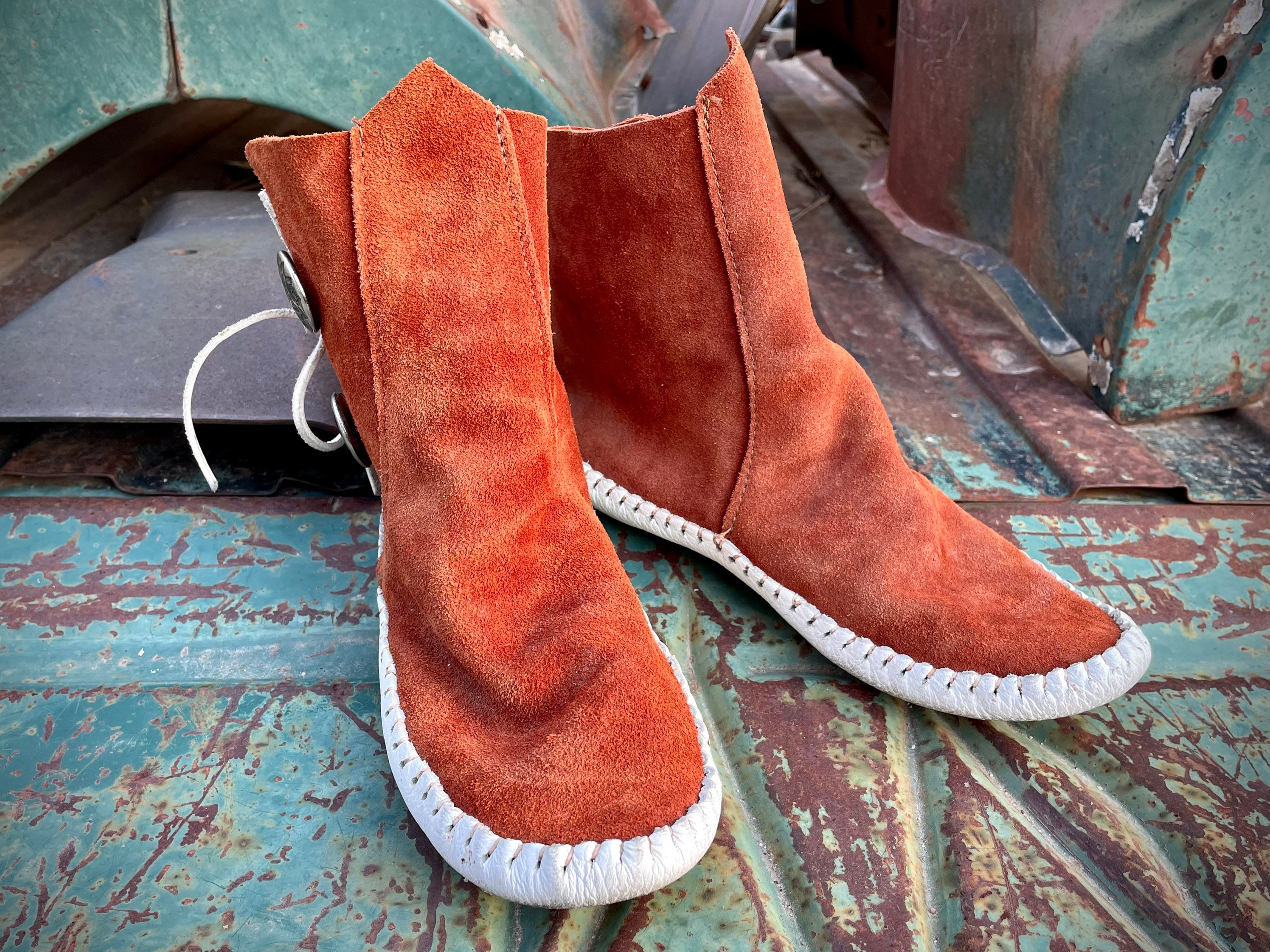 1970s Authentic Brown Leather Taos Moccasins Women's Approx Size 7 to 7