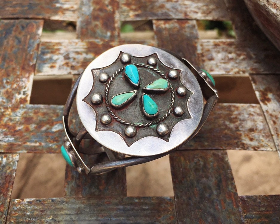Early Vintage Navajo 'Turquoise Sun' Native American Jewelry Silver Round Shank Bracelet Early Vintage Navajo 'Turquoise Sun' Native American Jewelry Silver Round Shank Bracelet