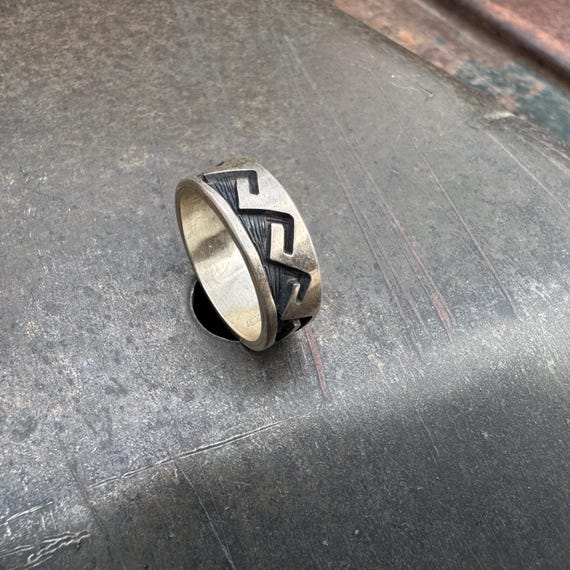 Vintage Hopi Elsie Gashwarza Sterling Silver Overlay Band Approx Size 9