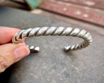 42g Silver Flattened Twist Wire Cuff Bracelet Size 6-1/2 Wrist, Vintage Navajo Jewelry Unisex Men's Women's, Huge Statement Rodeo Style