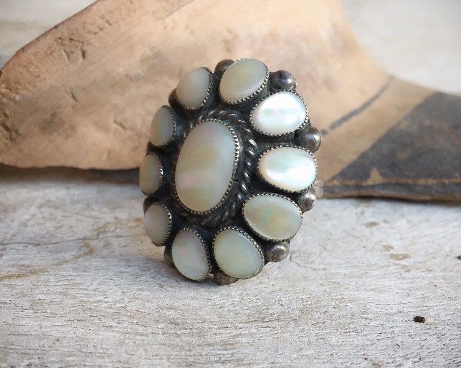 Elegant Vintage Native American Navajo Mother Of Pearl Sterling Silver Earrings Elegant Vintage Native American Navajo Mother Of Pearl Sterling Silver Earrings