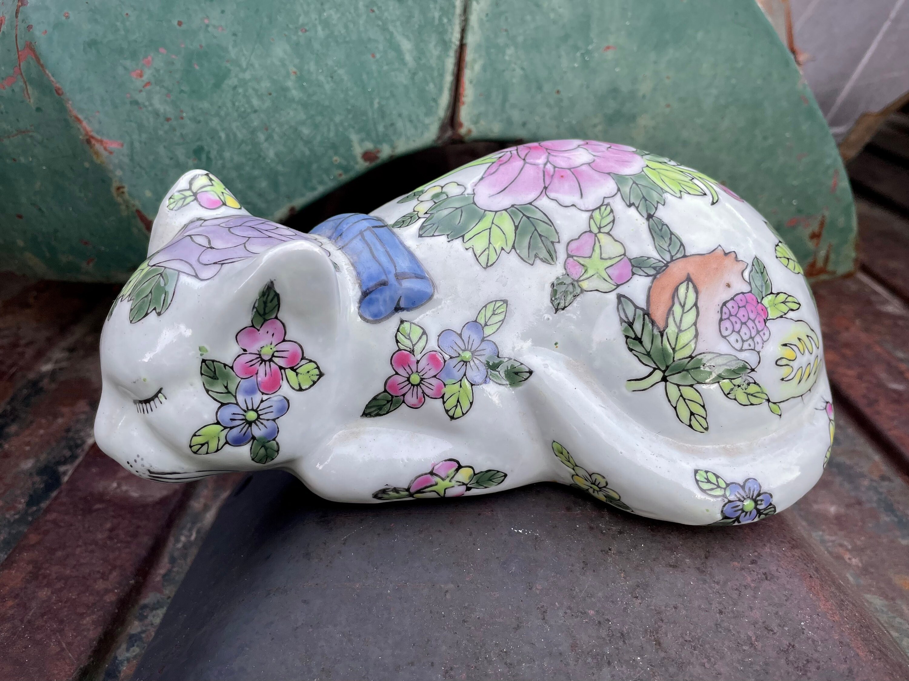 ヴィンテージ 眠っている猫 手描き磁器置物 ピンク グリーン