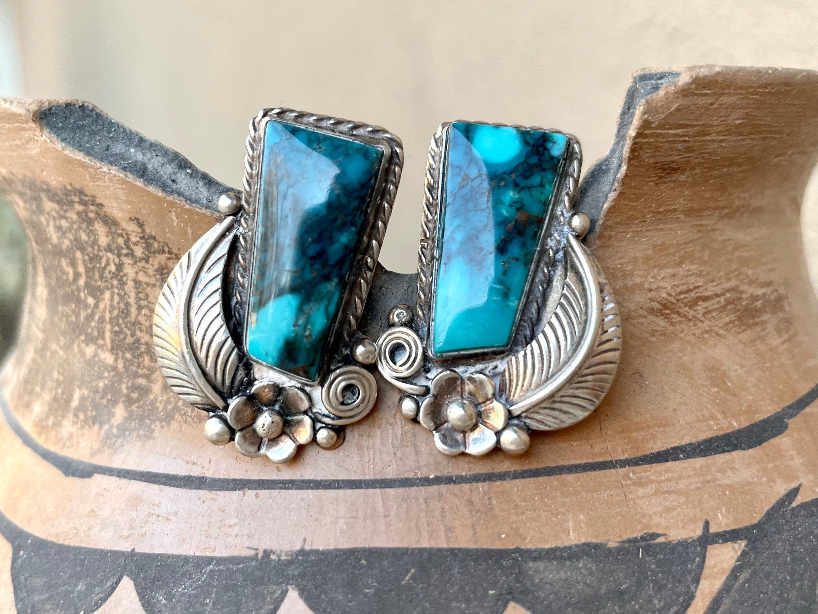 Rare Vintage Native American Navajo Smokey Bisbee Turquoise Sterling Silver Leaf Bracelet Rare Vintage Native American Navajo Smokey Bisbee Turquoise Sterling Silver Leaf Bracelet