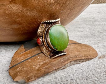 Vintage Tibetan Saddle Ring Jade or Chrysoprase & Coral Approx Size 9, Tribal Jewelry