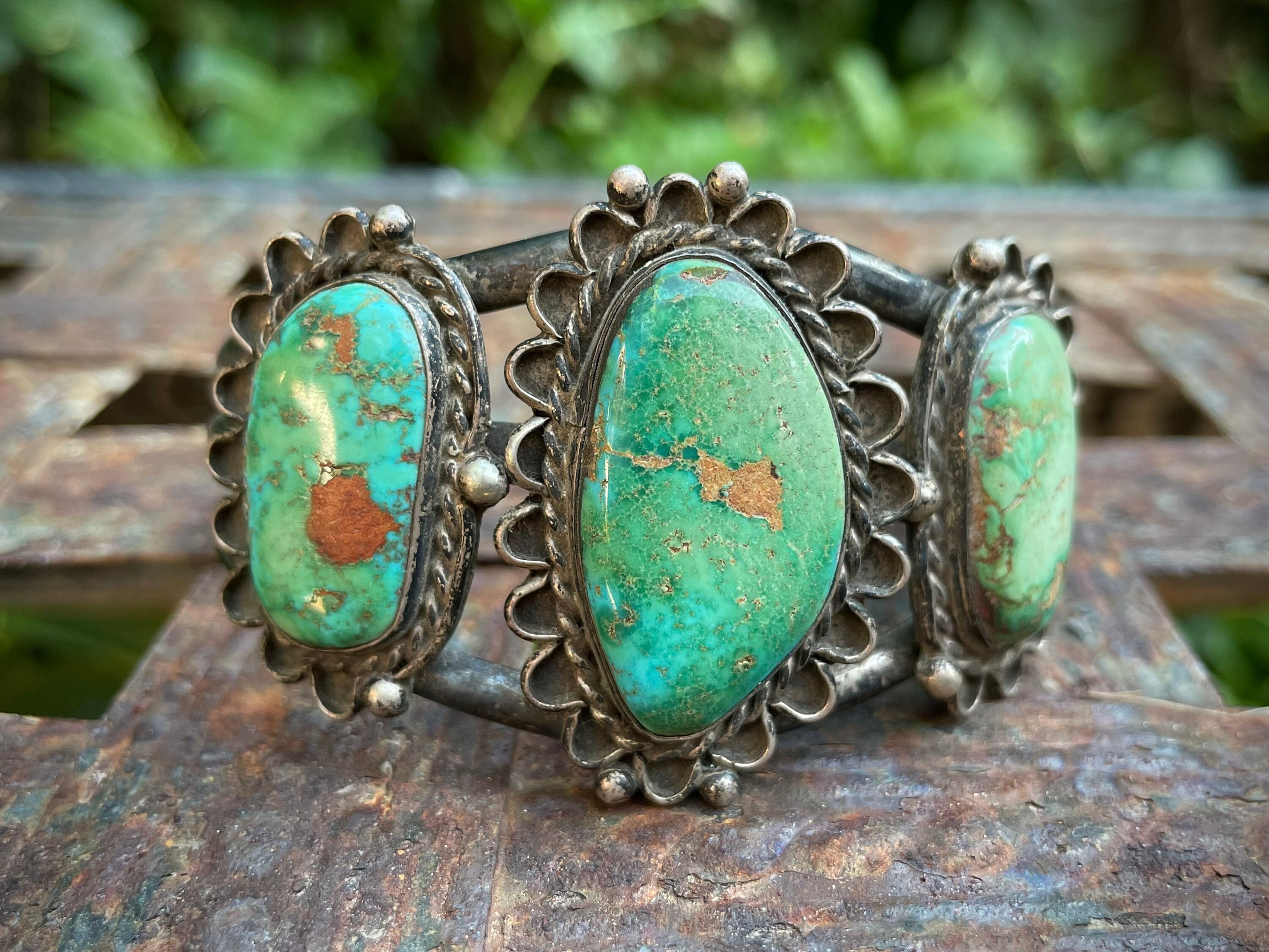 Superb Vintage Native American Navajo Blue And Green Turquoise Sterling Silver Bracelet Superb Vintage Native American Navajo Blue And Green Turquoise Sterling Silver Bracelet