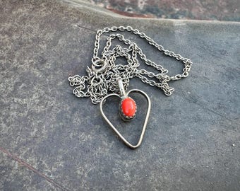 Vintage Dainty Silver Wire Heart w/ Coral Dot Pendant Necklace Approx 17.5"