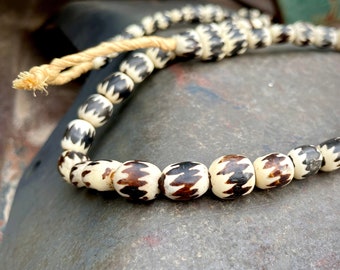 Strand of 50 African Zig Zag Bone Beads, Mudcloth Batik Brown White Design, DIY Jewelry Supply, Ghana Tribal