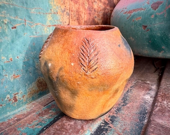 Vintage Navajo Pine Pitch Pottery Vase Warm Brown Glaze Fire Clouds