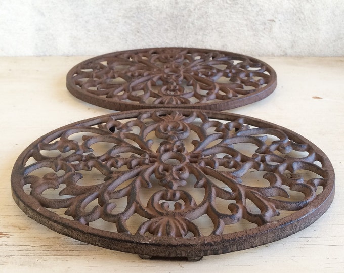 Pair of Vintage 91/2 Cast Iron Trivets Wall Hangings, Ornate Metal
