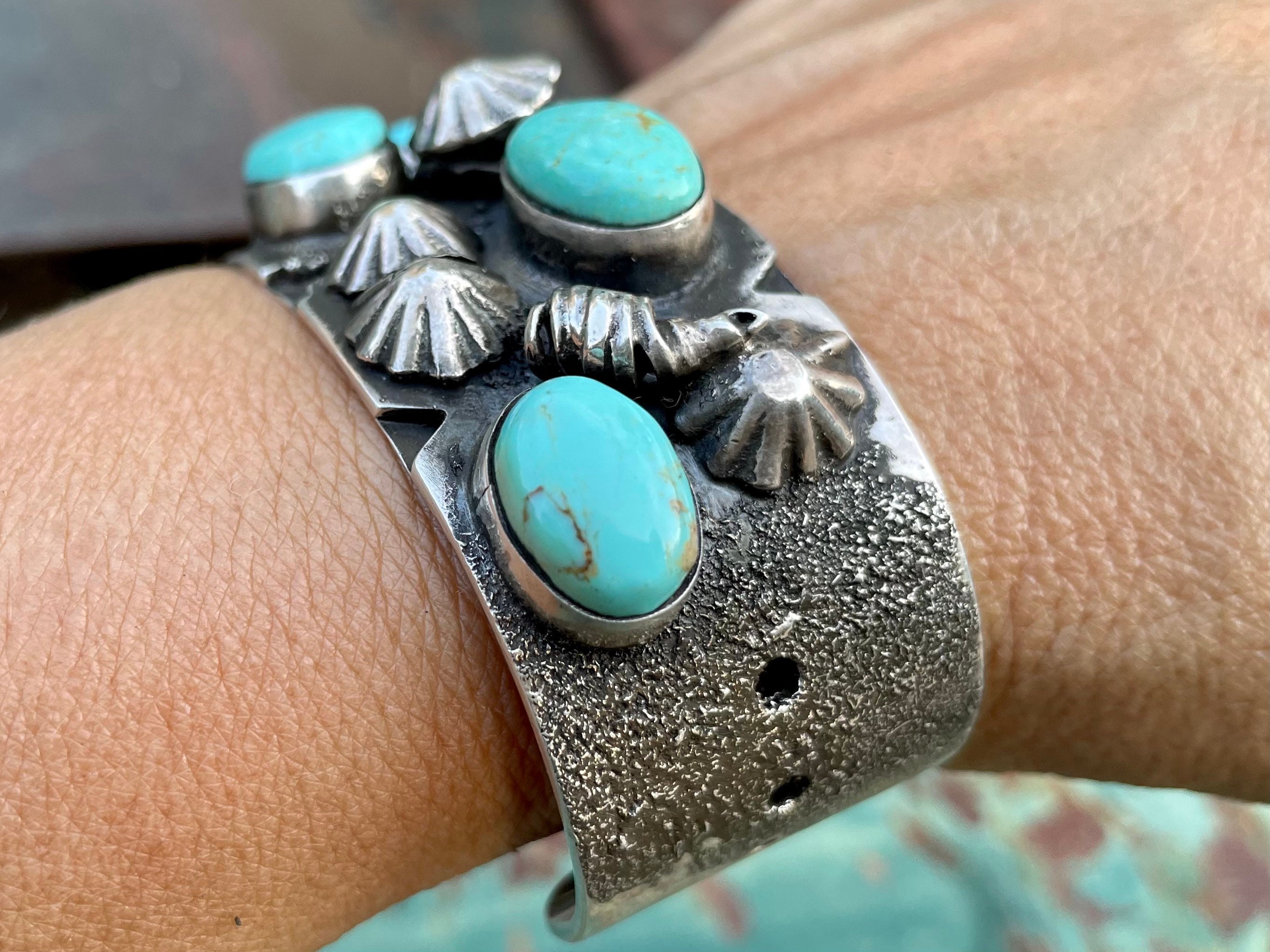 Buy The Beach Themed Silver Shell Bangle Bracelet | JaeBee Jewelry