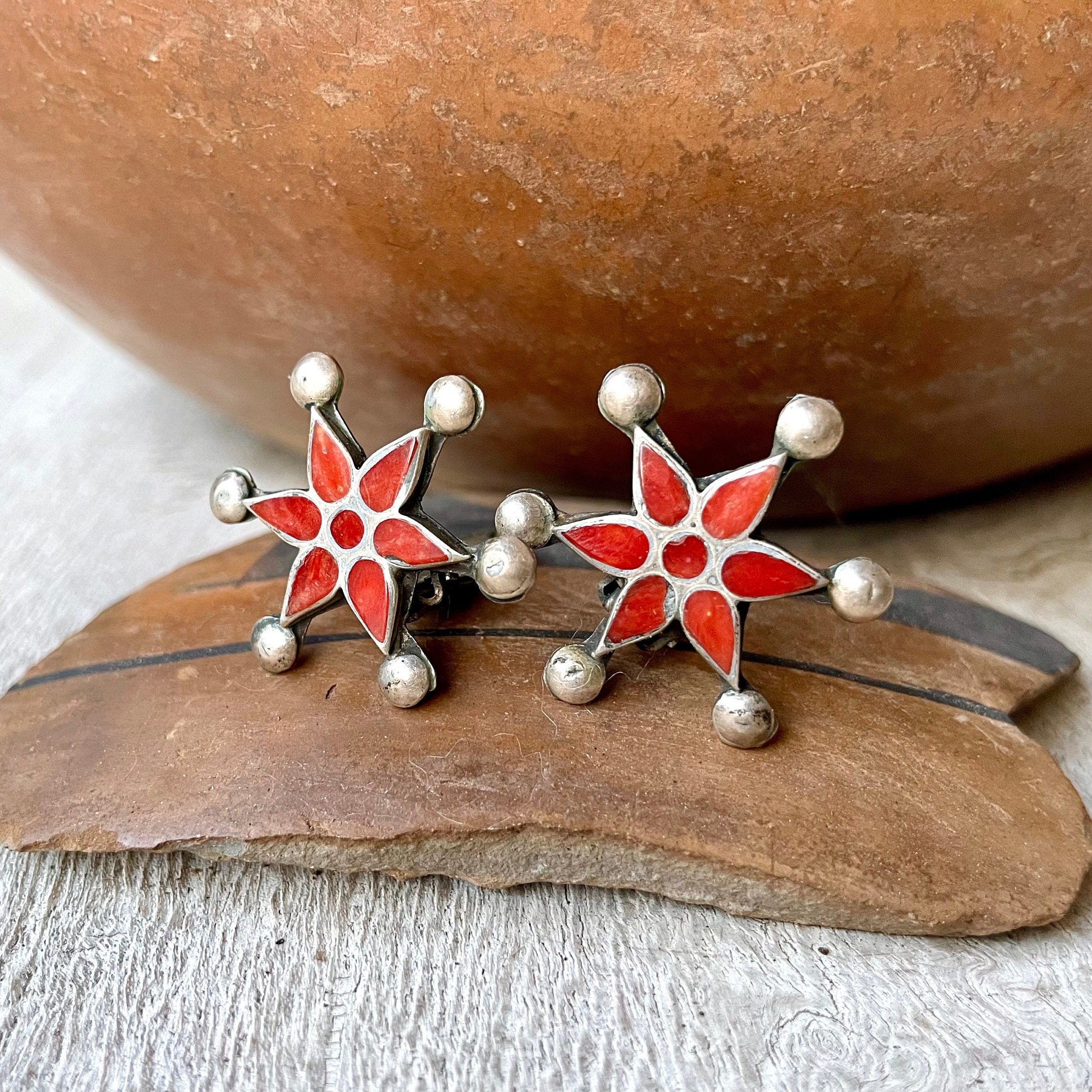 Native American Jewelry Fabulous Vintage Zuni Coral Floral Sterling Silver Earrings Native American Jewelry Fabulous Vintage Zuni Coral Floral Sterling Silver Earrings