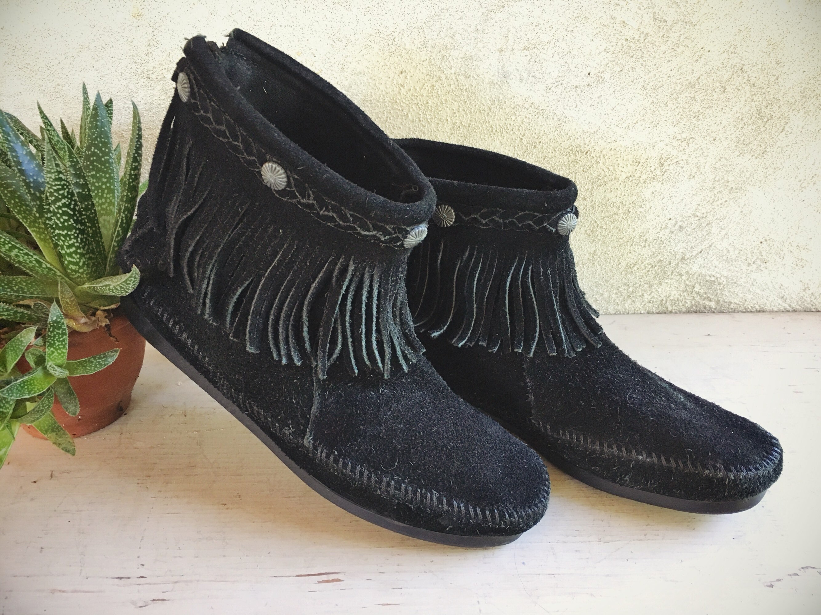 Vintage Minnetonka Women's Size 9 Black Suede Hard-Soled Moccasin Boot ...