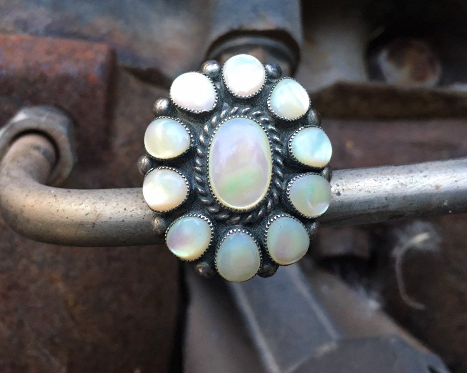 Elegant Vintage Native American Navajo Mother Of Pearl Sterling Silver Earrings Elegant Vintage Native American Navajo Mother Of Pearl Sterling Silver Earrings