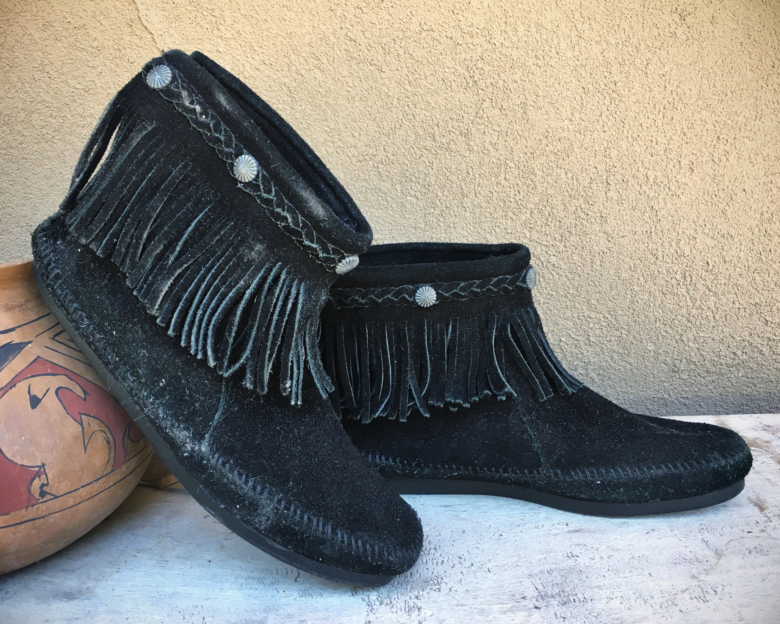 minnetonka black boot