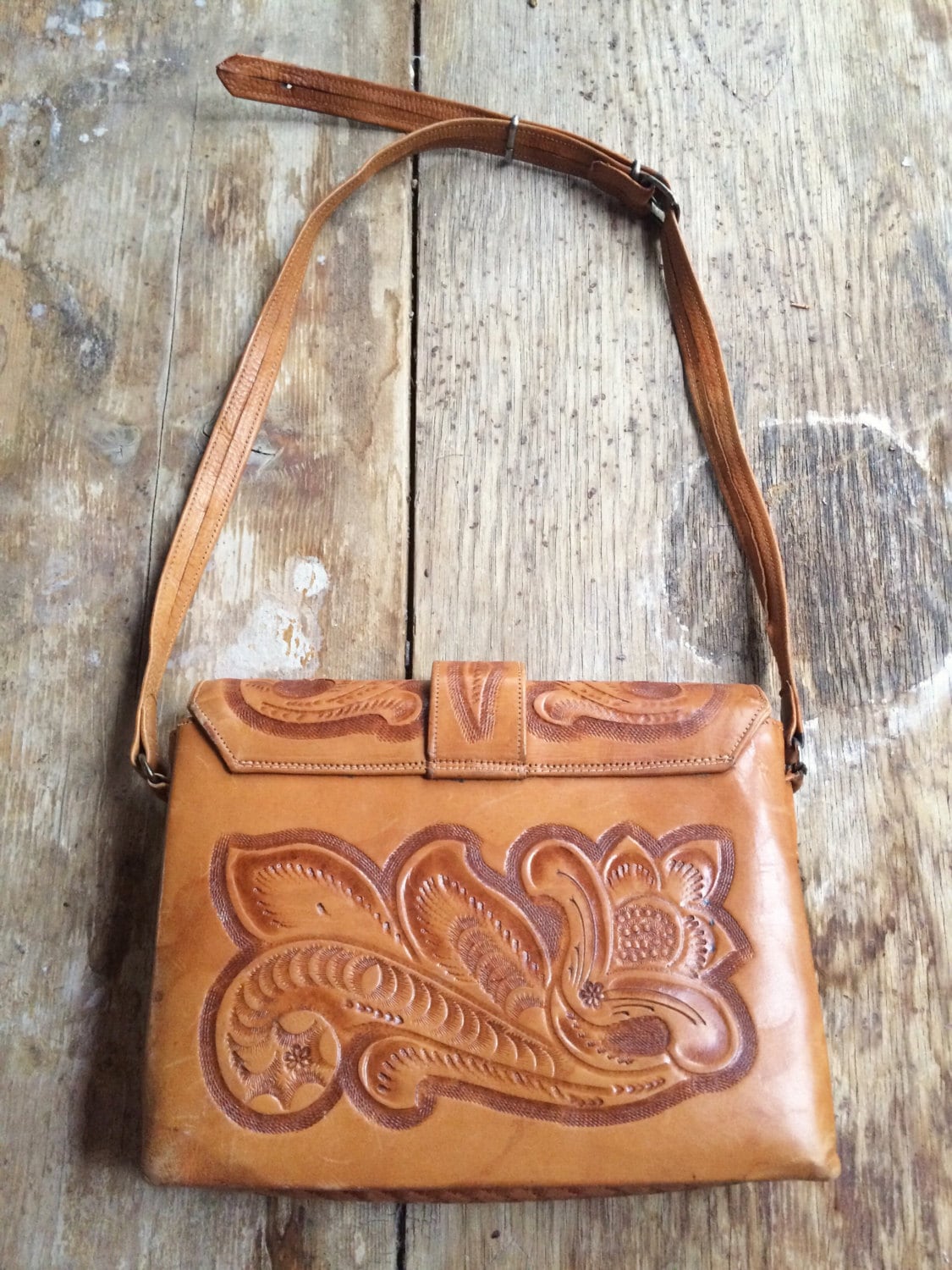 Vintage Mexican hand tooled leather shoulder purse in tan with slip ...