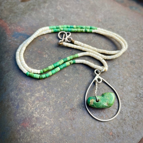 Native American Jewelry Marvelous Vintage Santo Domingo Green Turquoise Brass Necklace Native American Jewelry Marvelous Vintage Santo Domingo Green Turquoise Brass Necklace