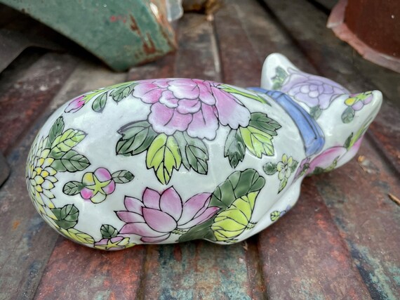 ヴィンテージ 眠っている猫 手描き磁器置物 ピンク グリーン