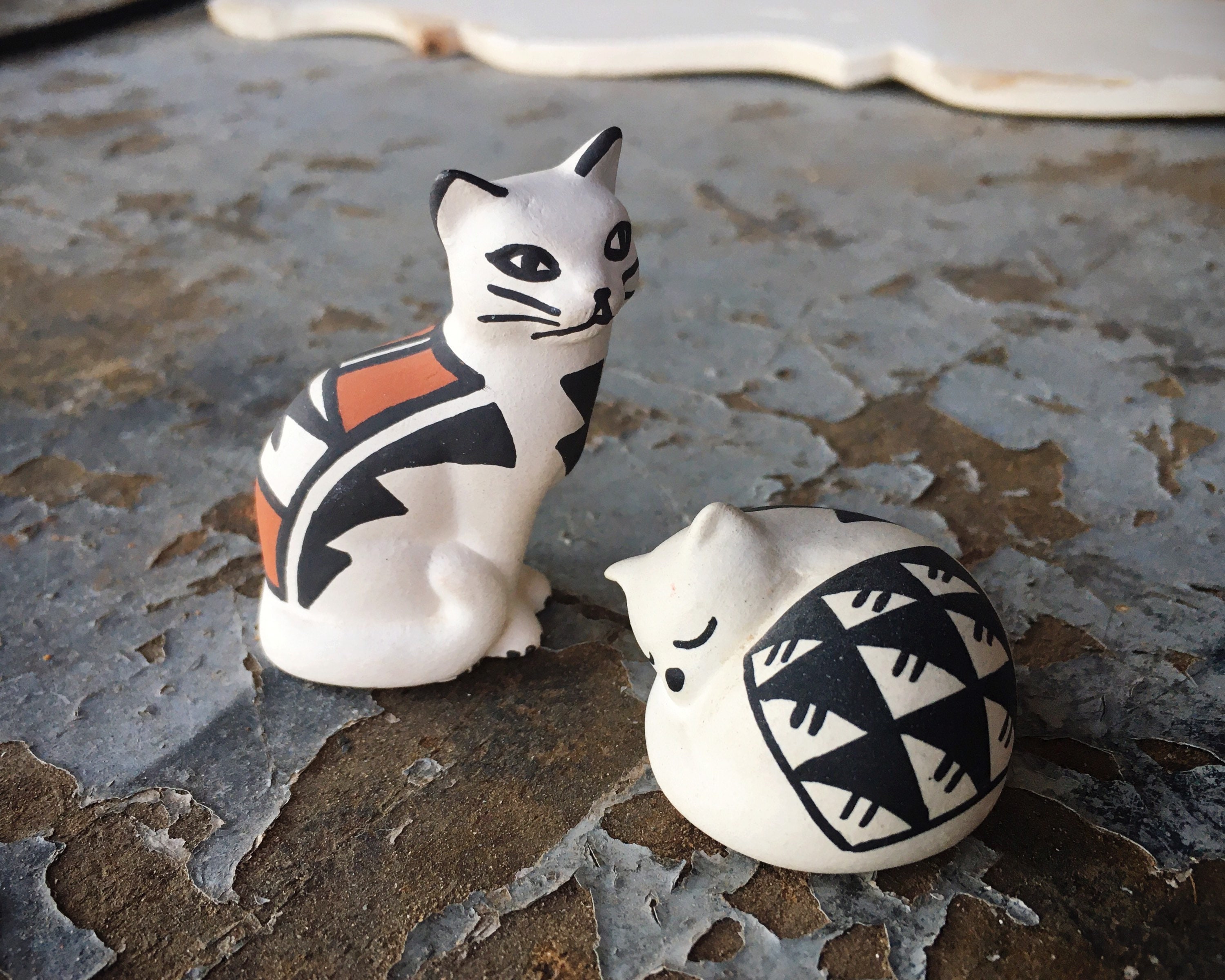 clay cat figurines