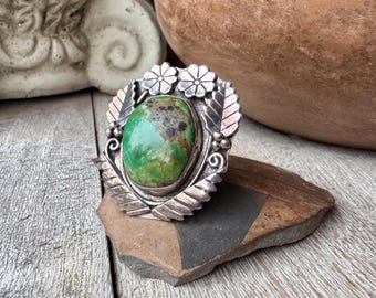 Vintage Green Turquoise Ring Approx Size 5.75, Sterling Silver Leaf Design