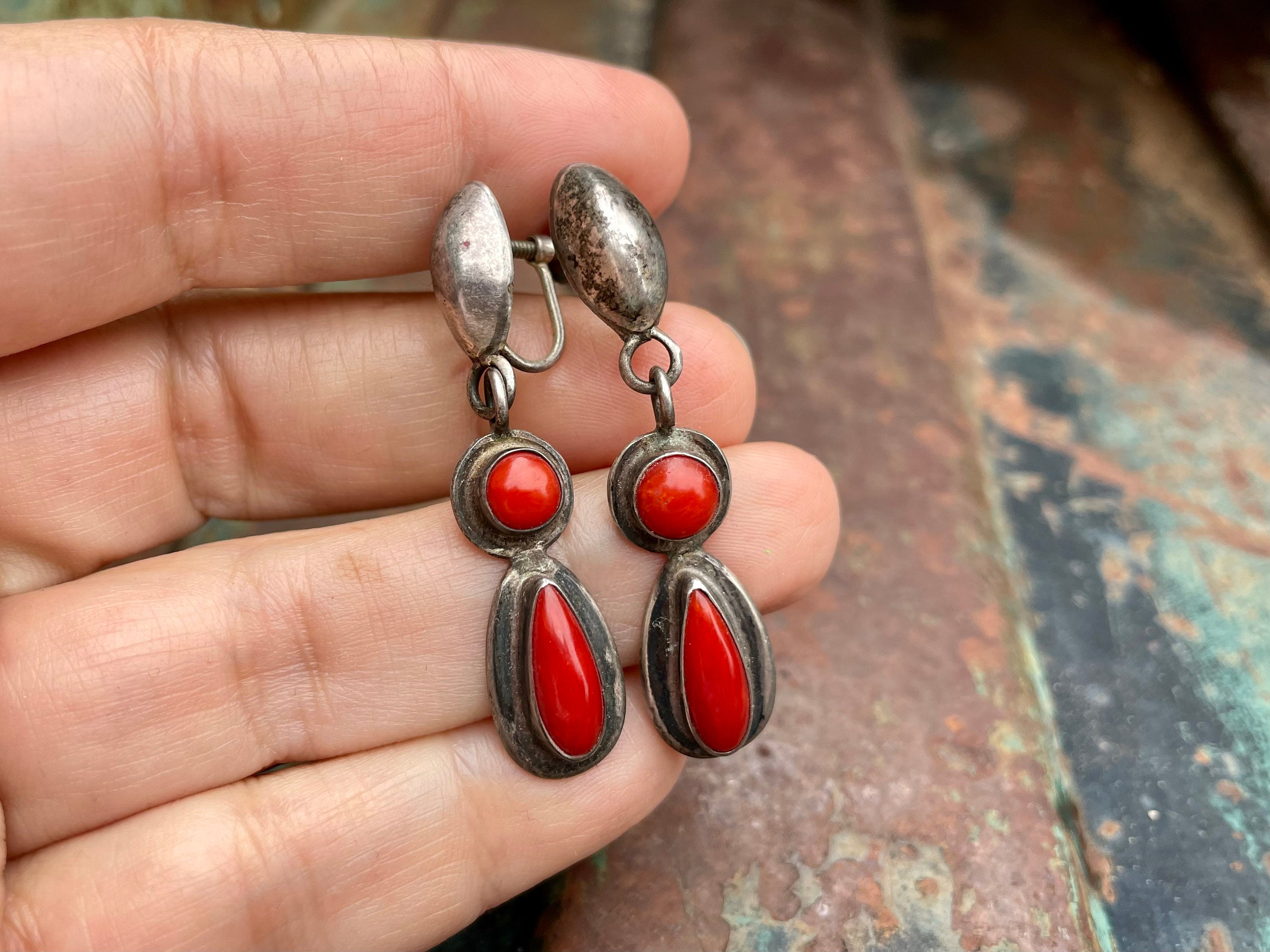 Grand Vintage Native American Navajo Long Coral Sterling Silver Tubule Necklace Grand Vintage Native American Navajo Long Coral Sterling Silver Tubule Necklace