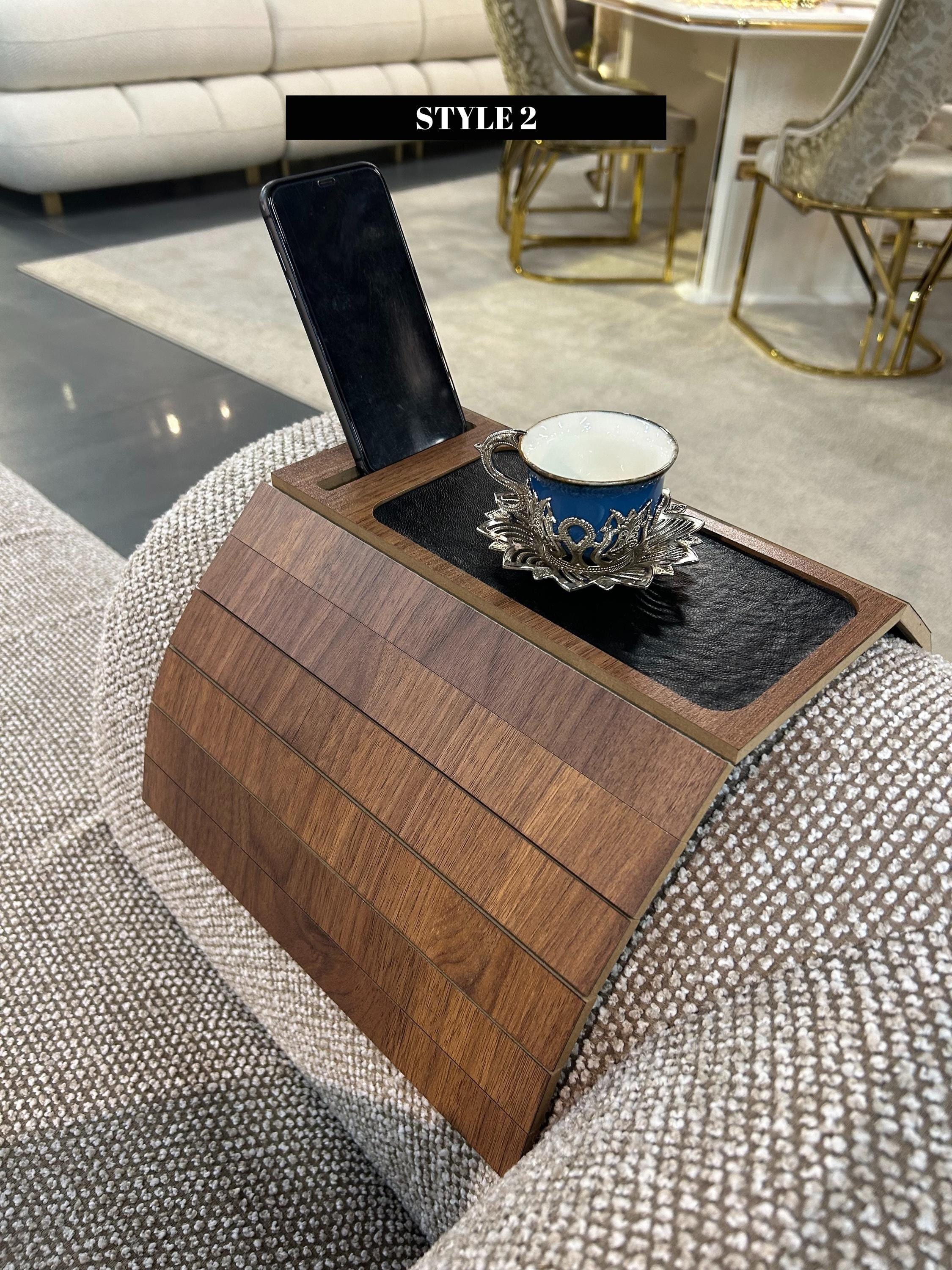 Tavolini con braccioli per divani Italia