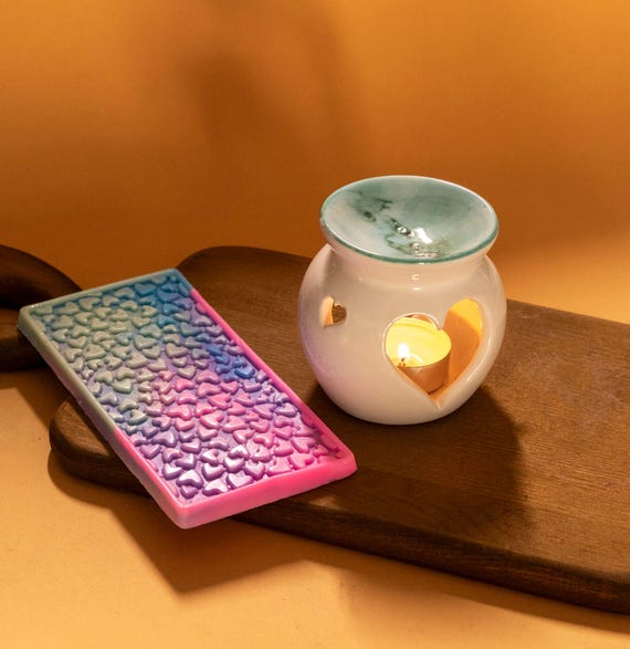 Handmade Soy Wax Melts & Ceramic Oil Burner Set: Heart-Shaped Aromatherapy