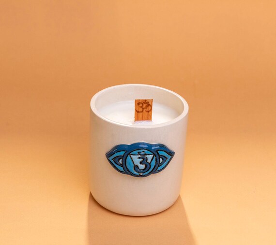 Handmade Third Eye Chakra Soy Candle: Ceramic Aromatherapy, Wooden Wick