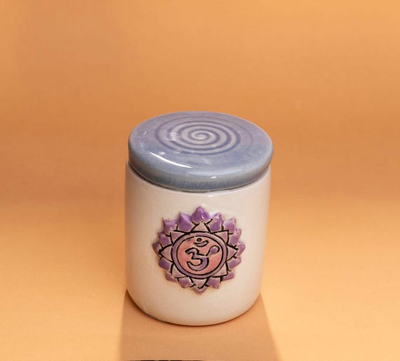 Handmade Crown Chakra Soy Candle: Ceramic Jar, Wooden Wick