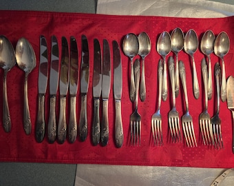 Oneida Tudor Queen Bess flatware 24 pieces