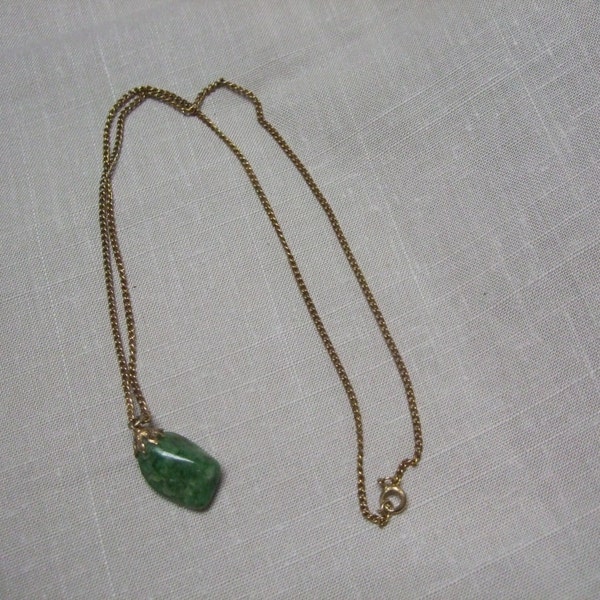 Green Stone Pendant Vintage Gold Chain Necklace