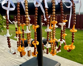 Puakenikeni Car Lei: Sandalwood Beads, Hawaiian Rearview Mirror Charm