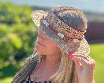 Hawaiian Hat Lei Charm: Pikake or Crown Flowers, Sandalwood Beads