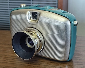 VINTAGE 50,s compact 35mm &quot;half-frame&quot; camera - Pentacon Welta Orix Penti - by VEB Welta Kamera -Werke, from Dresden,GDR in Leather case .