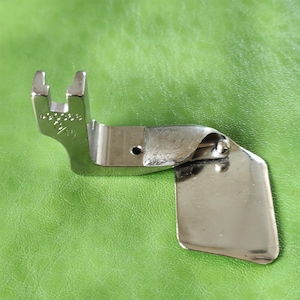 Double Fold Hemmer Presser Foot Feet 3/16 -4.8mm for Industrial Sewing Machine Compatible with Brother Juki Singer Pfaff Consew Durkopp Jack