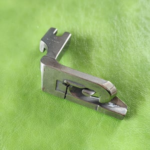 Piedino premistoffa per orlo a doppia piega 1/4 - 6,4 mm per macchina da cucire industriale compatibile con Brother Juki Singer Pfaff Consew Durkopp Jack