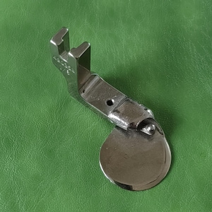 Piedino premistoffa per orlo a doppia piega 1/8 - 3,2 mm per macchina da cucire industriale compatibile con Brother Juki Singer Pfaff Consew Durkopp Jack