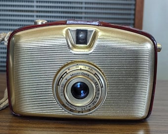 Vintage 1950,s Red Welta Orix Pentacon Penti 35mm Half Frame Compact Film Camera in leather case . SERVICED ! WORKS  PERFECTLY !