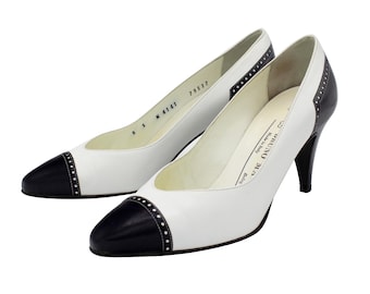 Vintage Bruno Magli Wingtip Captoe Spectator Pump Navy and White Italy Size 5 B