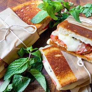 Cartão de Receita de Panini Artesanal de Tomate e Mussarela