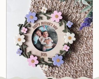 SVG Mama Kühlschrank Fotorahmen Magnet | Muttertagsgeschenk | Blumenkranz Rahmen | Kühlschrankmagnet | Laser-Schnitt-Datei | Laserfertige digitale Datei
