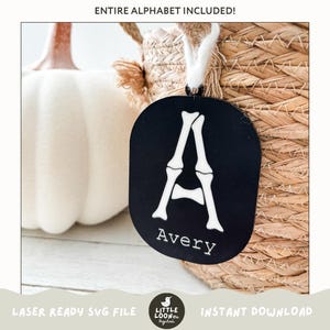 SVG Halloween-Skelett Initial-Tag | Personalisierte Namensschild | Boo Anhänger | Halloween-Korb | Süßes oder Saures Taschenanhänger | Laser-Cut-Datei