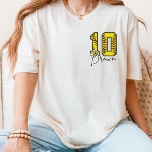 Personalisiertes Softball T-Shirt: Individueller Name & Nummer, Komfort Farben