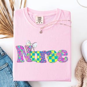 Comfort Colors Retro Nurse Shirt, Cute Nurse Gift, Groovy Floral Nurse T-Shirt, Colorful Nurse Aesthetic Shirt, RN Appreciation Gift